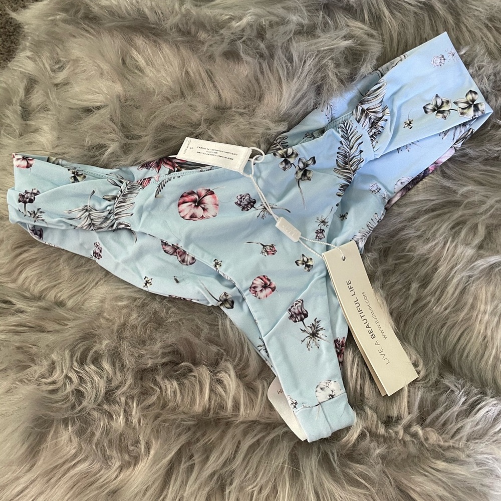 GORGEOUS NWOT Blue Floral Cheeky Bikini SET!!! - Picture 5 of 8